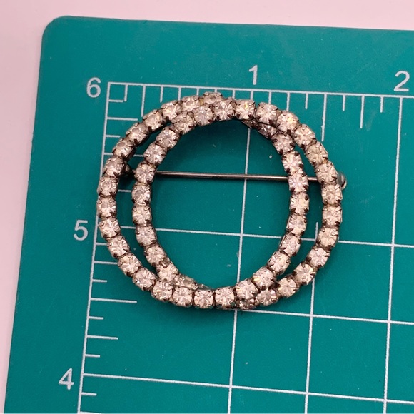 Vintage clear rhinestone double circle brooch pin - Picture 2 of 8